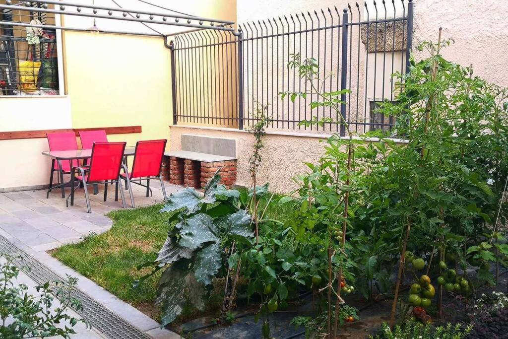 Cozy House With Garden In The Old Town Apartment Tesalonika Bagian luar foto