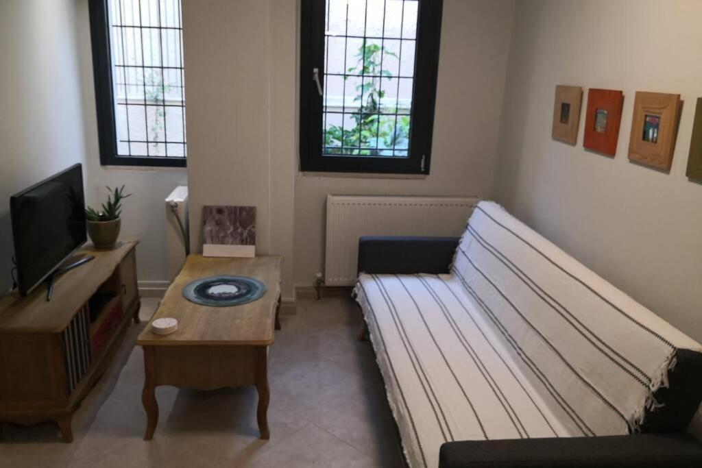 Cozy House With Garden In The Old Town Apartment Tesalonika Bagian luar foto